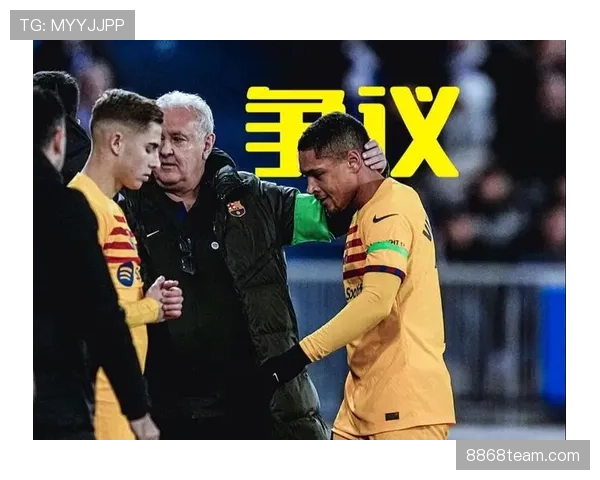 拉人犯规的判罚依据与裁判判定标准详解