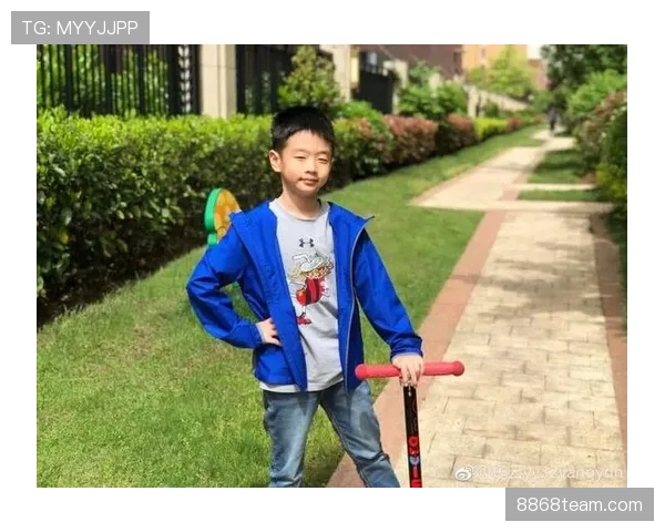 杨威这张生活照，冠军的自律和账单上的数字同框，别跟我说你不羡慕